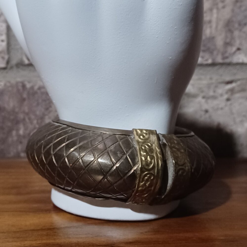 VTG Hinged Bangle Bracelet Womens Gold-Toned Chunky Brass Textured Diamond Desig